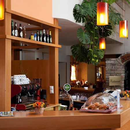 Gastland M0 Hotel & Conference Center シゲトセントミクローシュ エクステリア 写真