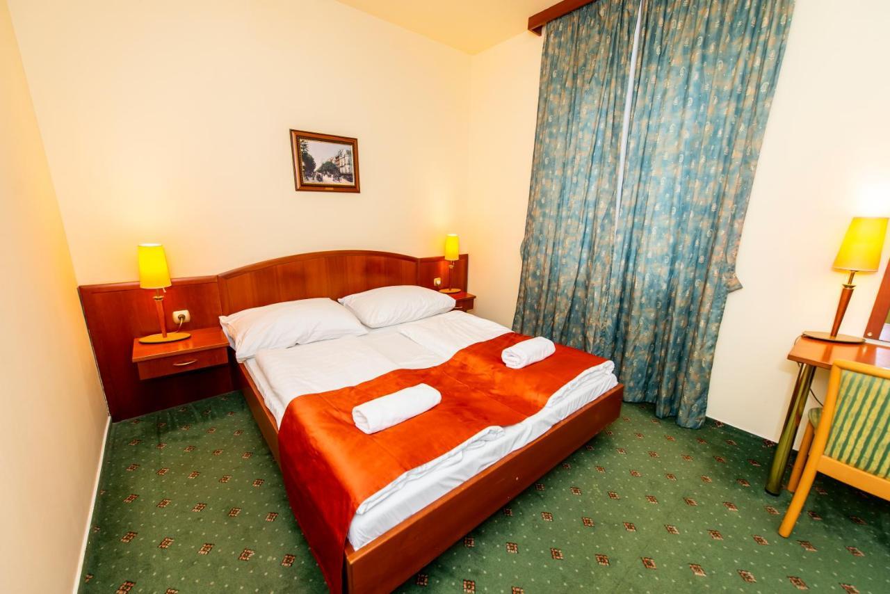 Gastland M0 Hotel & Conference Center シゲトセントミクローシュ エクステリア 写真