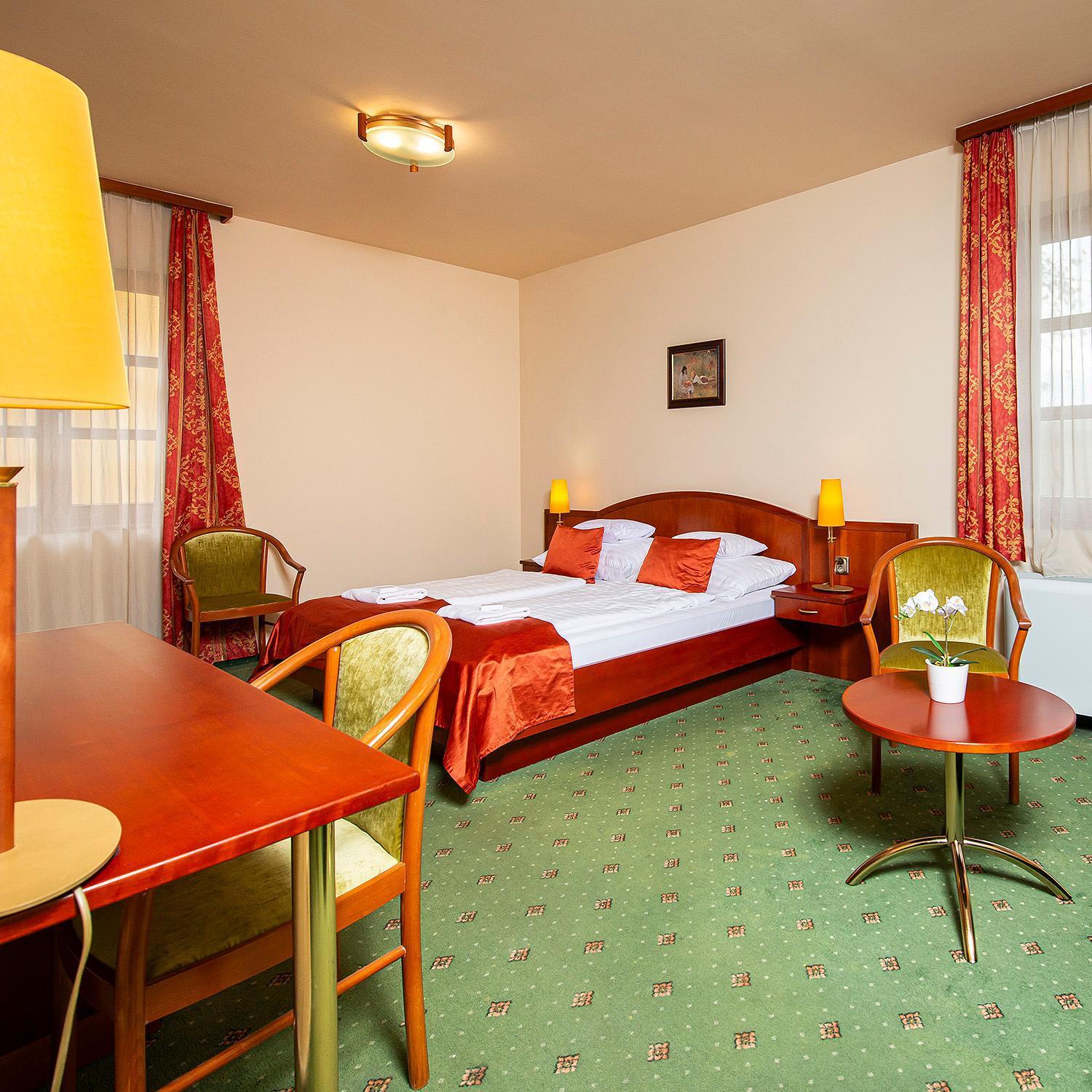 Gastland M0 Hotel & Conference Center シゲトセントミクローシュ エクステリア 写真