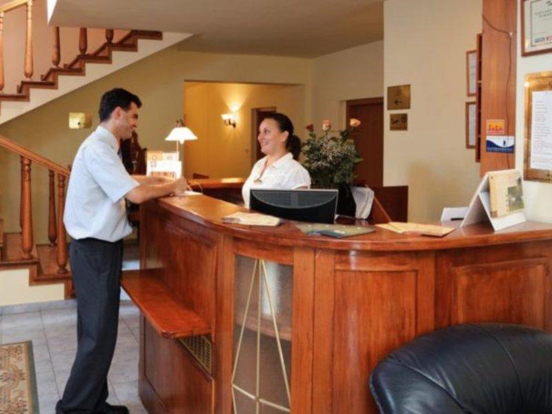 Gastland M0 Hotel & Conference Center シゲトセントミクローシュ エクステリア 写真