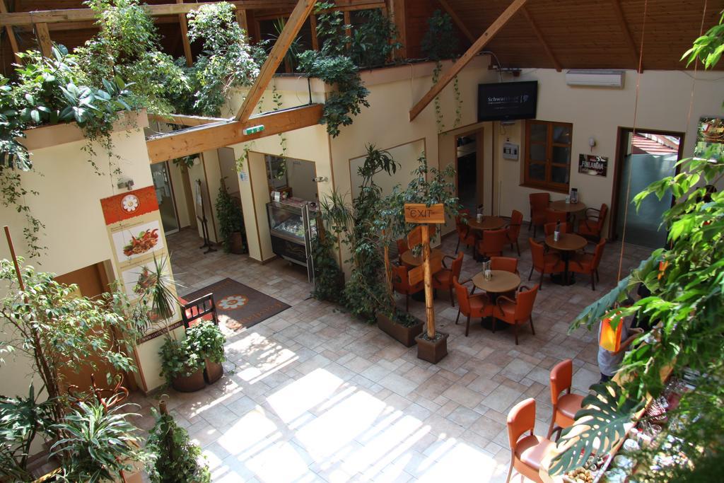 Gastland M0 Hotel & Conference Center シゲトセントミクローシュ エクステリア 写真